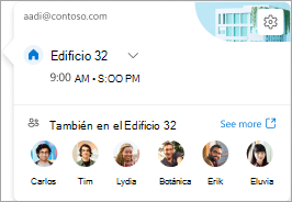 Captura de pantalla de una tarjeta diaria que muestra quién más está trabajando en esa ubicación