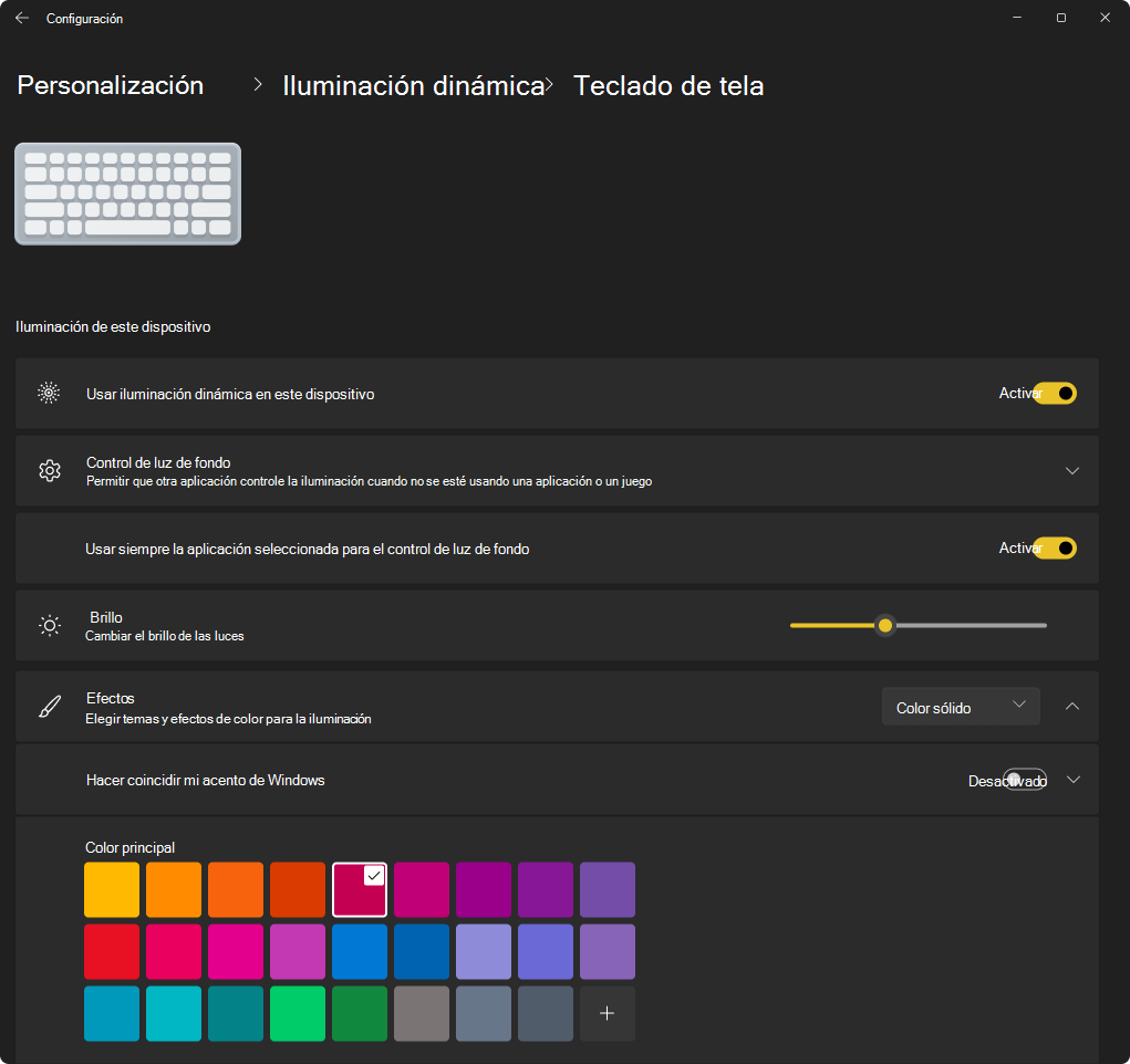 Captura de pantalla de la aplicación Configuración que muestra las propiedades de iluminación dinámica de un teclado.