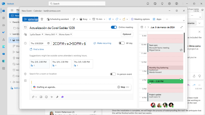 Captura de pantalla de cómo programar reuniones con más de 2 asistentes mediante la programación asistida por chat en Outlook.